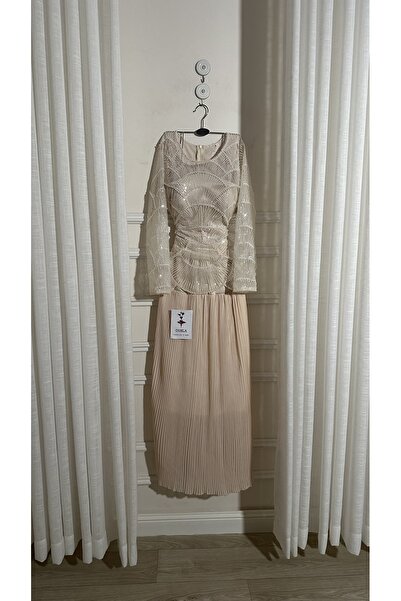 Onila Elegant, luxuriously embroidered dress