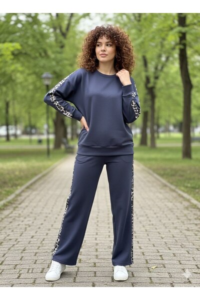 MUZY Women's Leopard Print Striped Crew Neck Tracksuit Set