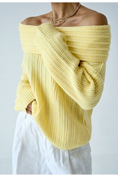 Jose Clothing Women's Off-White Madonna Collar Viscose Soft Textured Long Sleeve Blouse