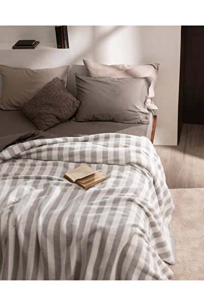Madame Coco Parennes Double Cotton Jacquard Blanket - Gray