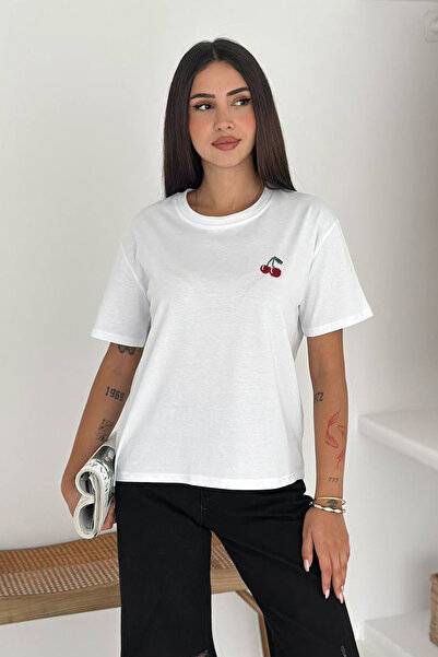 Noa Noa Γυναικείο μπλουζάκι με κεντημένο κεράσι – Απλό & διασκεδαστικό στυλ