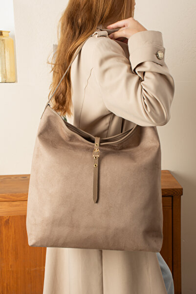 Glowfit Shine Your Shape Kadın Vizon Büyük Boy Toka Detaylı Süet Lüks Omuz Ça...