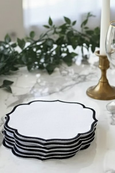 e-Bizz Store 6 bucăți de șervețele de cocktail și suporturi pentru pahare, brodate pe țesătură de in, culoare cafea, negru