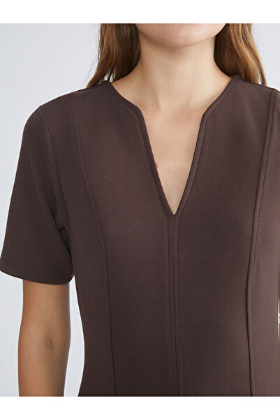 LC Waikiki Φόρεμα Özmarka New Season με λαιμόκοψη και εφαρμογή στη μέση