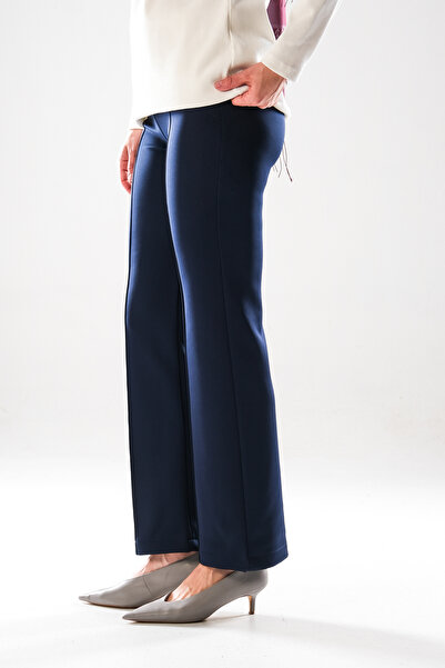 Plistre 2292_Жіночі штани з тканини Scuba Flare - Висока талія, рельєфні деталі, - Стильні штани на прихованій блискавці