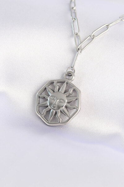 Skygo قلادة شمسية فضية اللون بسلسلة فولاذية 316L - TJ-BKO8645