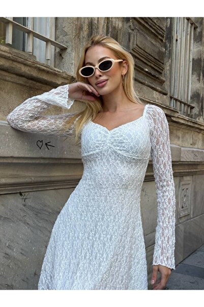 Le Savu Sevunera Dantel Detaylı Dekoltesi Büzgülü Astarlı Transparan Kollu Beyaz Renkli Elbise