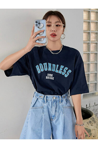 LAPS تي شيرت نسائي كبير الحجم مطبوع عليه حدود باللون الكحلي