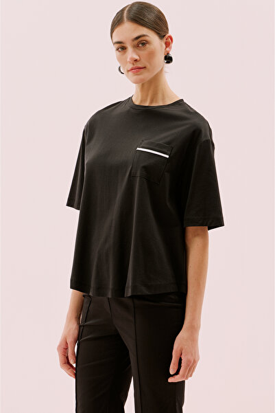 Roman Biye Detaylı Arkası Yırtmaçlı T-shirt Siyah Y2523802_001