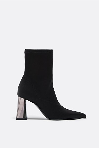 Stradivarius Geniş topuklu sentetik kauçuk kumaş bot