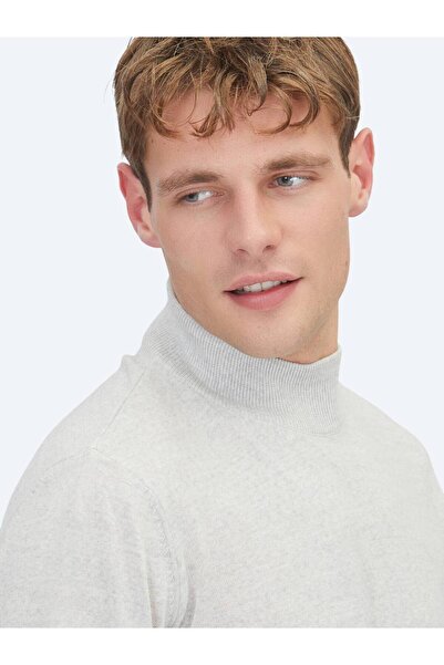 Kip Pulover din tricotaj din amestec de lână jacquard, gri deschis, cu jumătate de gât roșu