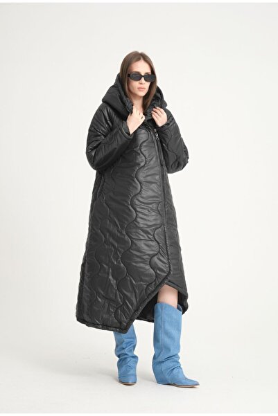 Kokoş Kadını Siyah kaban