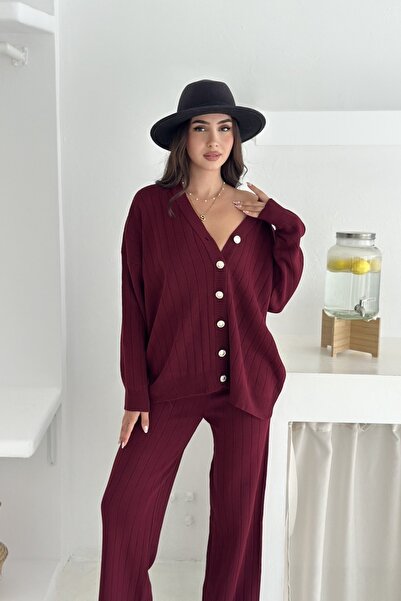 Noi Belis طقم تريكو أساسي مكون من قصة فضفاضة قطع بتفاصيل محبوكة AW25AU0025