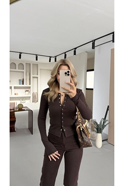 Sezgi Tekin بلوزة بويدان بات قماش مجدّل أساسية باللون البني