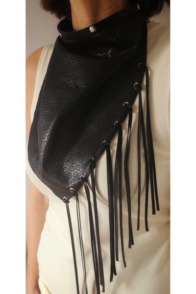 Lady Peony Hakiki Deri Siyah Püsküllü Fular Kolye