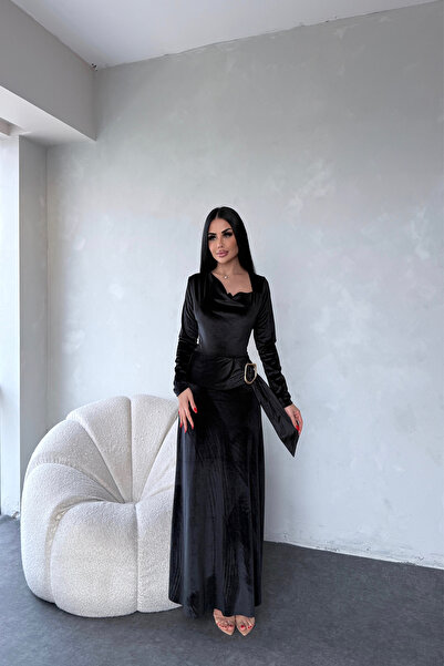 LİLA İSTANBUL Βελούδινο μαύρο φόρεμα με λεπτομέρεια με ζώνη με τετράγωνο λαιμ...