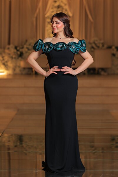 Lara فستان سهرة أسود بتصميم أوف شولدر مزين بورود خضراء فاخرة