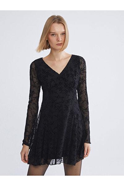 LC Waikiki V Yaka Büzgülü Dantelli Mini Elbise