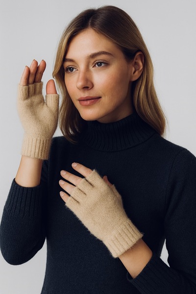 ZERAMİNE قفازات نسائية نصف إصبع من القطيفة باللون البيج - موديل شتوي ناعم