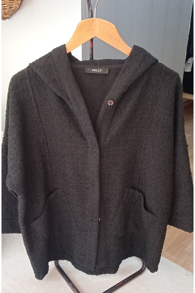 Nelly Büyük Beden Kapüşonlu Siyah Renk Buklet Kumaştan Ceket