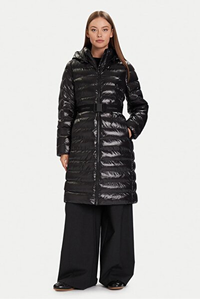 Calvin Klein Kadın Kapüşonlu Kemerli Hafif Uzun Şişme Kaban - Siyah