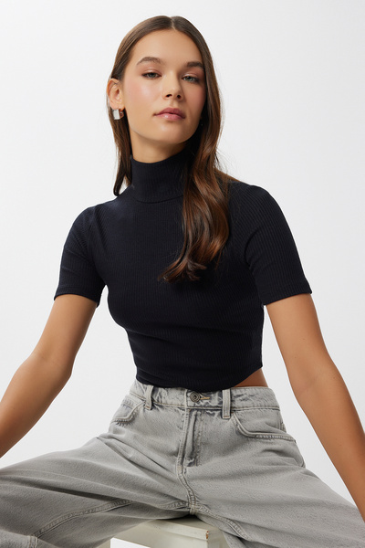 Lovelyİstanbul guler ridicat Crop material reiat din material subțire Bluză L...