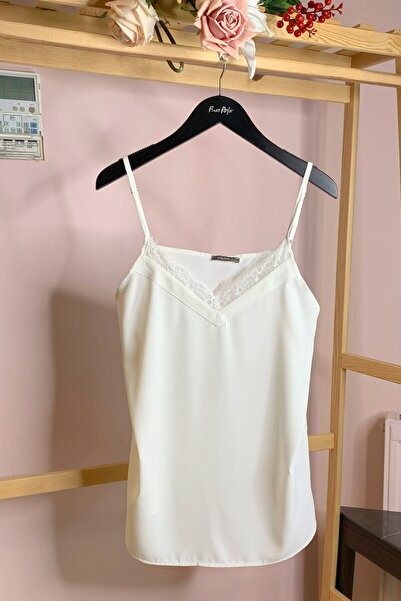 Büyük Moda Strapped Satin Textured Lace Blouse