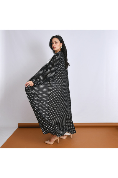 Oya.sa عباية بقصة انسيابية وعملية بقماش الشيفون المنقط