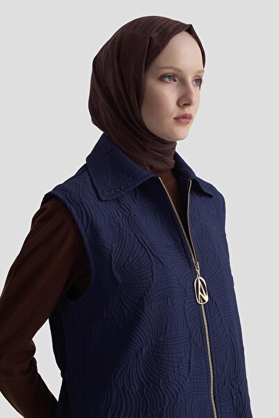 Armine TREND Жилет з рельєфним візерунком і застібкою-блискавкою по всій довжині, синій 25KT526