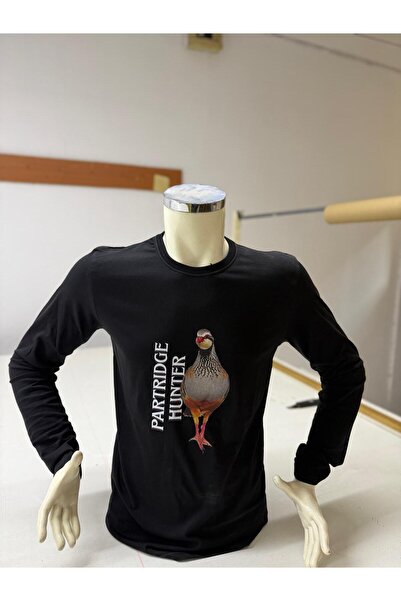 HT Outdoor Το μοντέλο μας είναι ένα μακρύ μπλουζάκι από 100% βαμβάκι με κεκλικό σχέδιο.