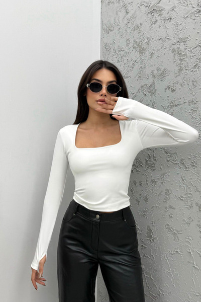 oshebu Γυναικείο μπλουζάκι με τετράγωνο λαιμόκοψη με λεπτομέρεια με δακτύλιο που διέλευε τον κορμό