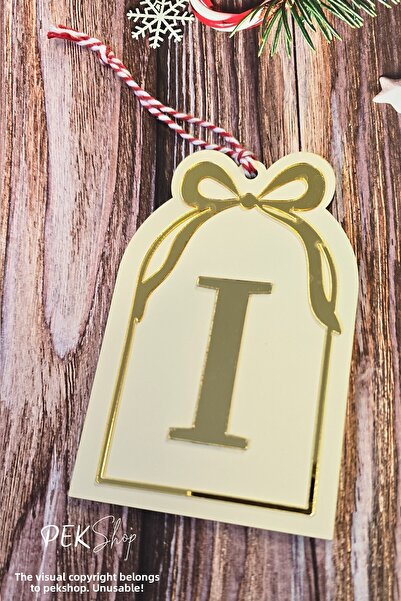 PEKSHOP زينة شجرة عيد الميلاد على شكل نافذة مع الحرف الأول وتصميم الفيونكة - ...