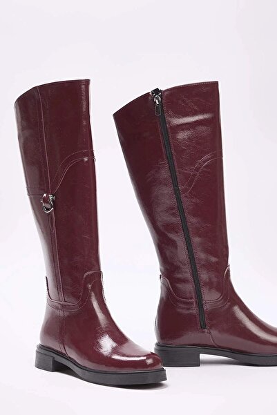 TRENDYOL SHOES Γυναικείες μπότες με φλατ τακούνι με φερμουάρ με στρογγυλή μύτη TAKAW26CZ00009