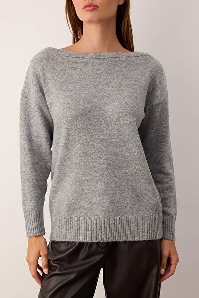 Trendyol Collection Grau*001 Weich strukturierter, weit geschnittener, gestreifter Strickpullover TWOAW26KZ00165