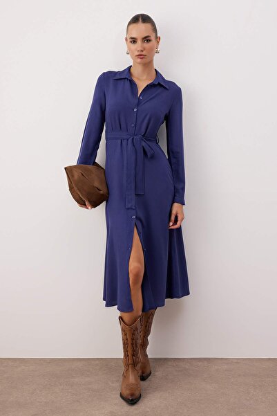Trendyol Collection Μπλε ναυτικό φόρεμα με ίσια ζώνη με υφαντό μίντι σχέδιο TWOAW25EL00436
