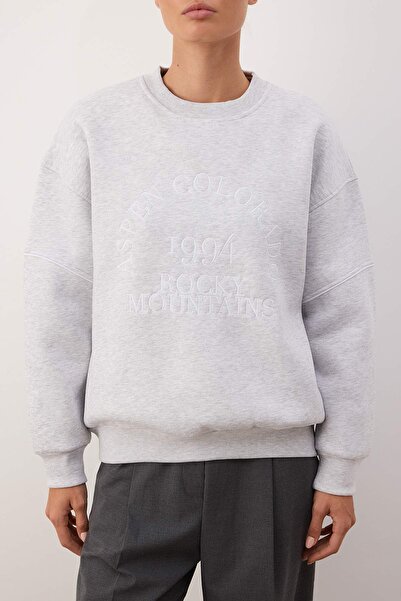Trendyol Collection Kar Melanj Thick Fleece Inside Slogan Embroidered Oversize Crew Neck Knitted Sweatshirt Twoaw26Sw00078
