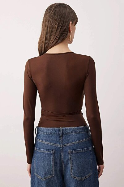 Trendyol Collection Καφέ πλεκτό φόρεμα για πάρτι με βαθύ λαιμόκοψη σε σχήμα V TPRAW26BD00028