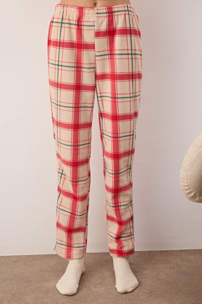Trendyol Collection Červená vyšívaná - kostkovaná fleecová pletená sada pyžama Thmaw24Pt00175
