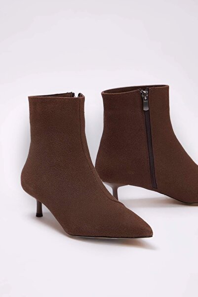 TRENDYOL SHOES Braune Wildleder-Stiefel mit spitzer Zehenpartie und 3 cm dünn...