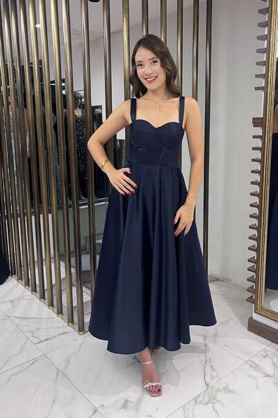 By Saygı Жіноча сукня з бретельками, шнурівкою на спині та корсажем із атласу, довжиною до коліна