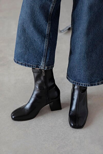 STRASWANS Trew Women - Black Leather Crinkle Heeled Boots