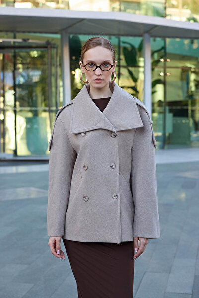 Vitrin Късо палто с еполети