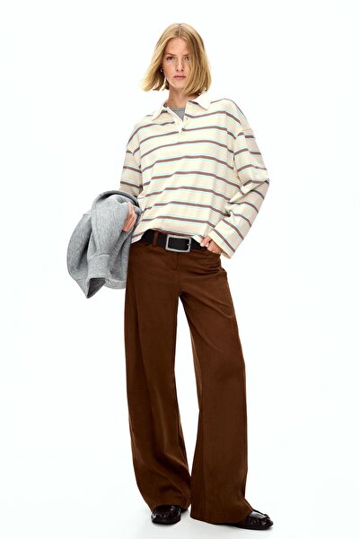 Bershka تي شيرت بولو بأكمام طويلة وياقة