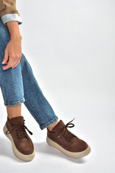 Fox Shoes T811845302 Γυναικεία παπούτσια με χοντρή σόλα από καφέ σουέντ