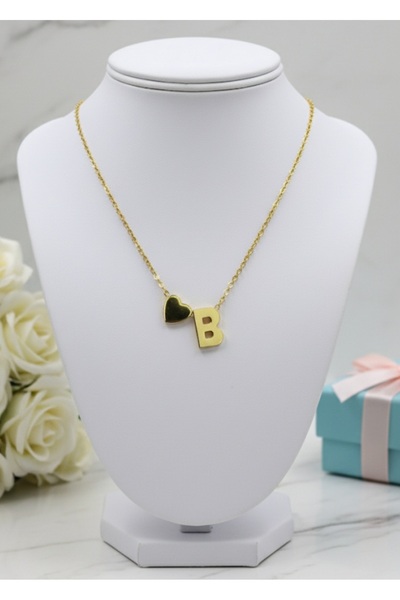 Meyra Accessories قلادة من الفولاذ المقاوم للصدأ غير قابلة للتشوه - قلادة ذهبية أنيقة بتفاصيل حروف وقلوب