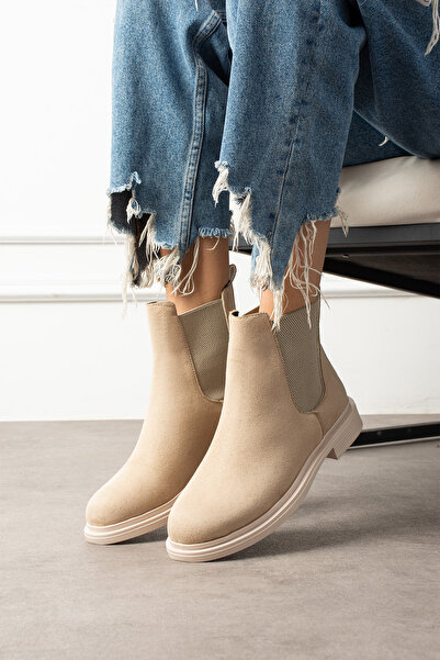 eformoda by emre yılmaz حذاء نسائي من جلد الغزال باللون البيج مع أحذية مطاطية...