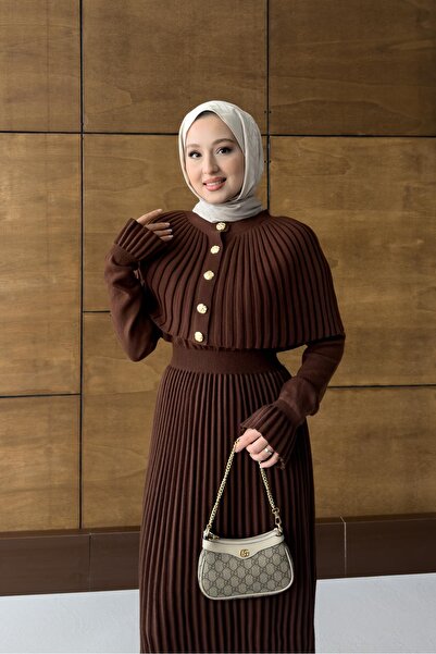 Rimel Moda Kelebek Piliseli Elbise Takım Kahverengi