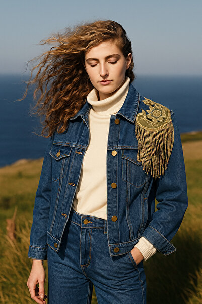 GZ Design Sarı Sırma Detaylı Koyu Renk Kısa Jean Ceket