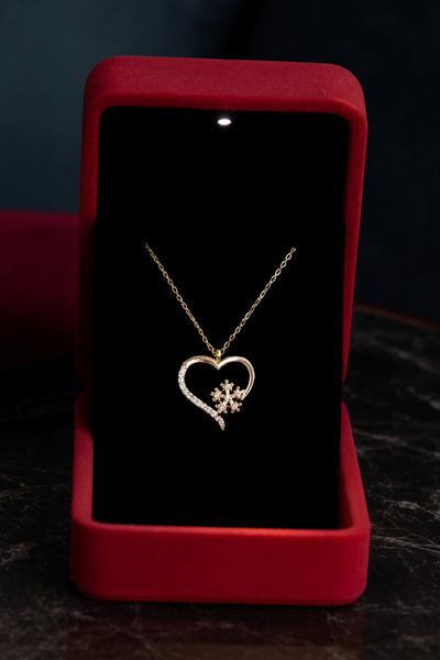 KAR DİAMOND 14 H Ayar Altın Zincirli Zirkon Taşlı Kar Tanesi Kalp Kolye - Sertifikalı Işıklı Kutu Hediye
