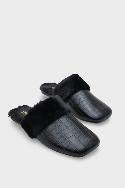 Capone Outfitters Дамски пантофи с затворени пръсти от изкуствена кожа Elyse